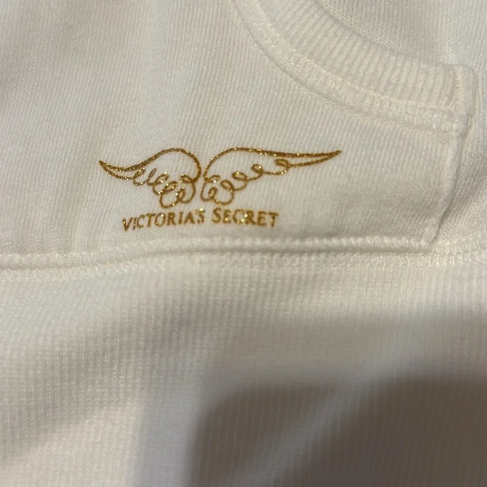 Like new Victoria’s Secret Capri hoodie set white gold small supermodel Hawaii - Picture 6 of 9